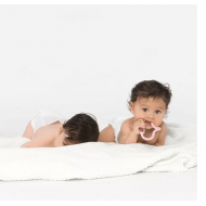 Inel Gingival + Jucarie pentru Bebelusi, Curaprox Baby, Intre 0 si 24 de Luni, Periuta Integrata,Culoare Roz Inel Gingival + Jucarie pentru Bebelusi, Curaprox Baby, Intre 0 si 24 de Luni, Periuta Integrata,Culoare Roz